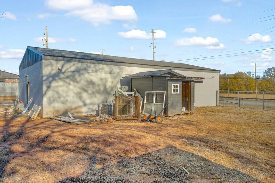 More Photos Of 399 S Elm St, Commerce Storefront For Sale