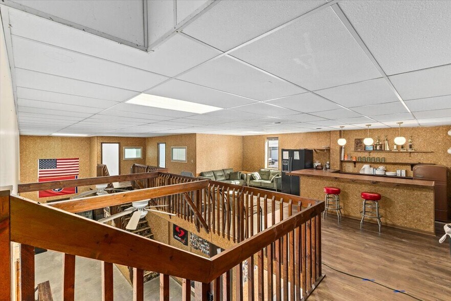 More Photos Of 309 E Springbrook Dr, Johnson City Flex For Lease