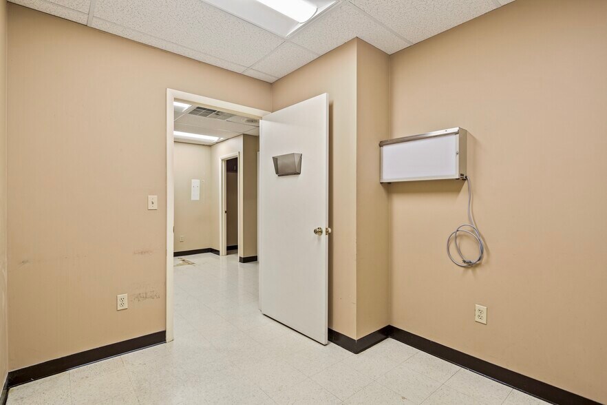 More Photos Of 505-601 Jermor Ln, Westminster Unknown For Lease