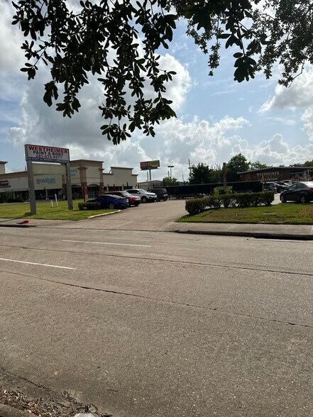 More Photos Of 2525 Westhollow Dr, Houston Auto Repair For Sale