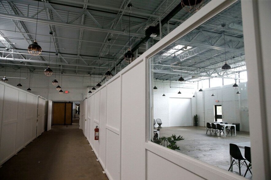 More Photos Of 1300 S Polk St, Dallas Light Manufacturing For Lease