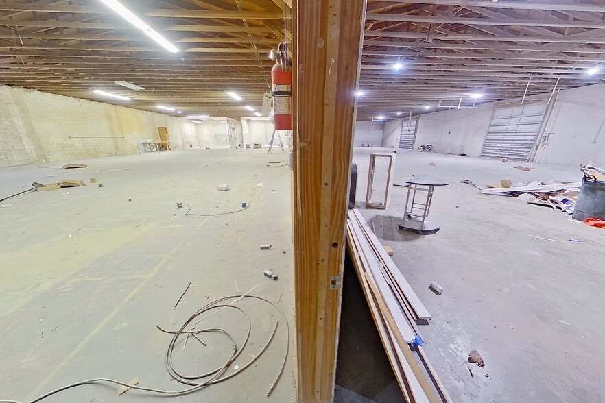 More Photos Of 2800 N P St, Pensacola Warehouse For Lease