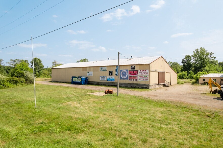 More Photos Of 2511 W Bellevue Rd, Leslie Warehouse For Sale