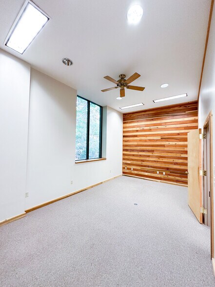 More Photos Of 8100 Ohio River Blvd, Emsworth Office For Lease