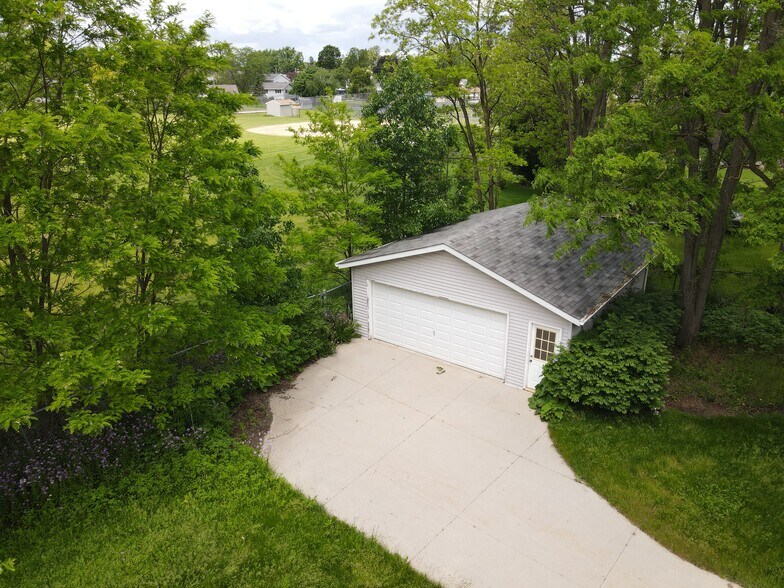 More Photos Of 201 Allen St, Random Lake Bank For Sale