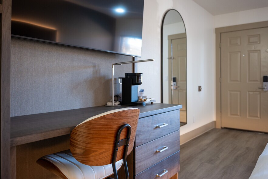 More Photos Of 245 N Red Cliffs Dr, Saint George Hotel For Sale