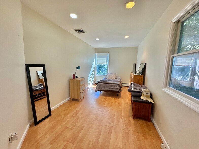 More Photos Of 329 Deer Park Rd, Dix Hills General Retail For Sale