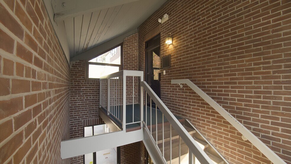 More Photos Of 3299 Northcrest Rd, Atlanta Office For Lease