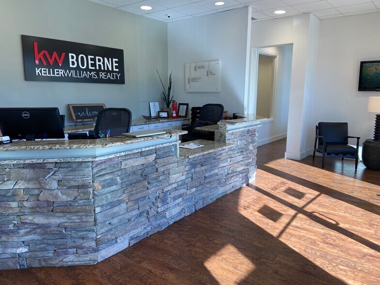 More Photos Of 1018 River Rd, Boerne Storefront Retail Office For Lease