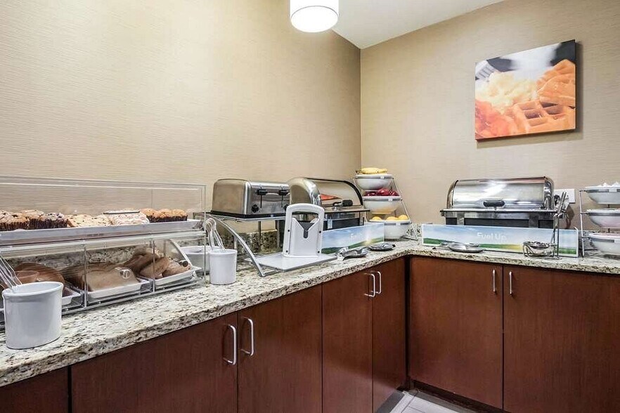 More Photos Of 120 W Stevenson Rd, Ottawa Hotel For Sale