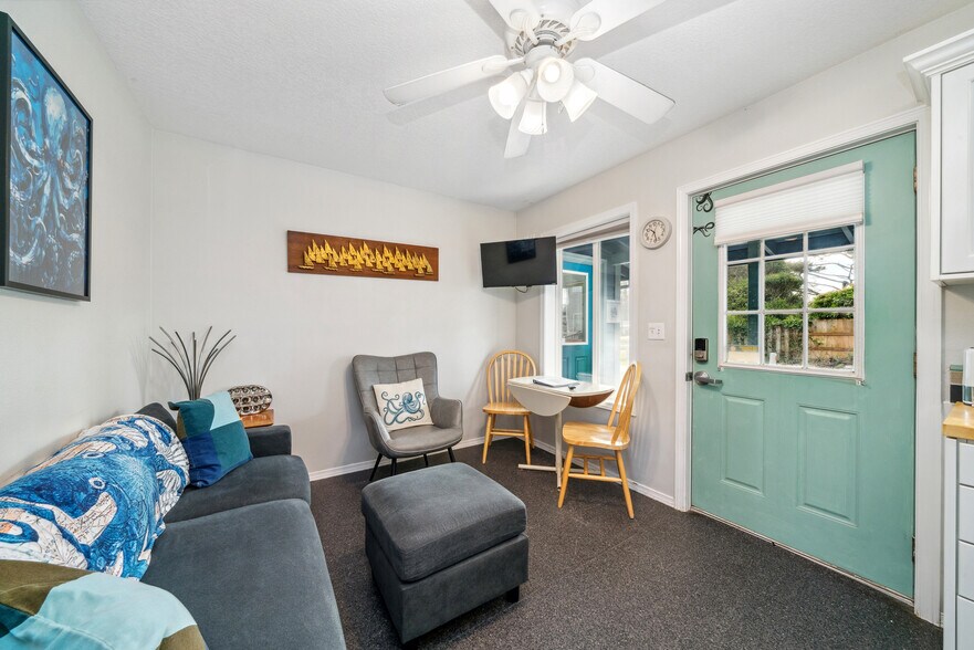 More Photos Of 105 S 6th Ave, Rockaway Beach Hotel For Sale