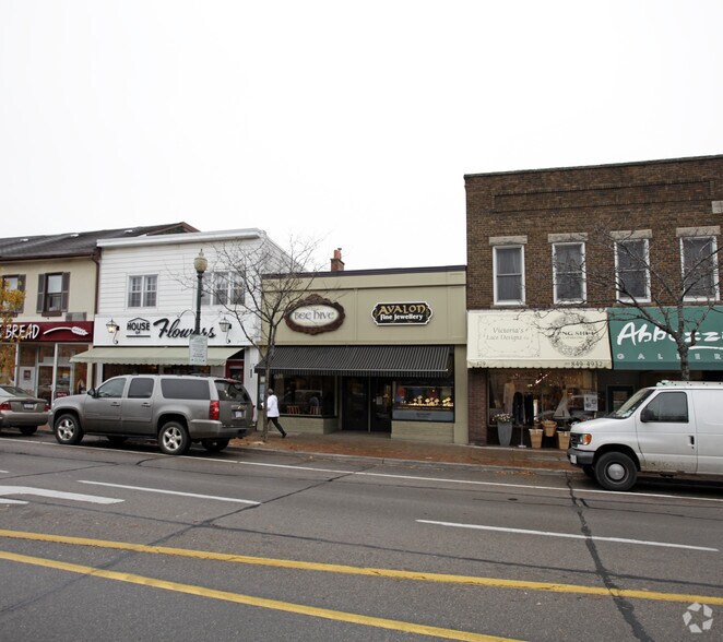 Primary Photo Of 175-177 Lakeshore Rd E, Oakville Storefront Retail Office For Lease