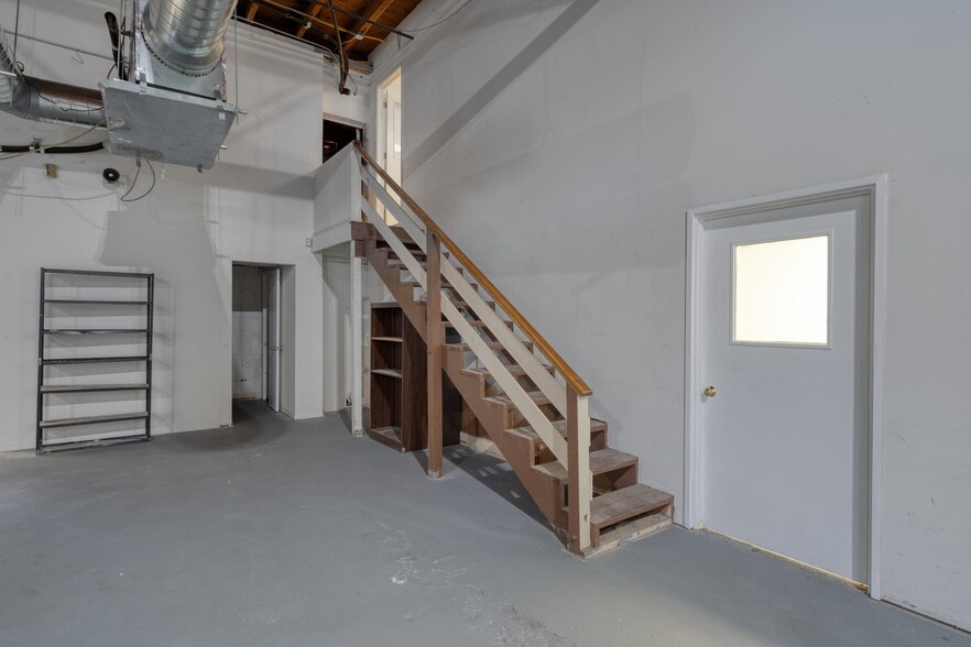 More Photos Of 320 Kentucky St, Bakersfield Manufacturing For Sale