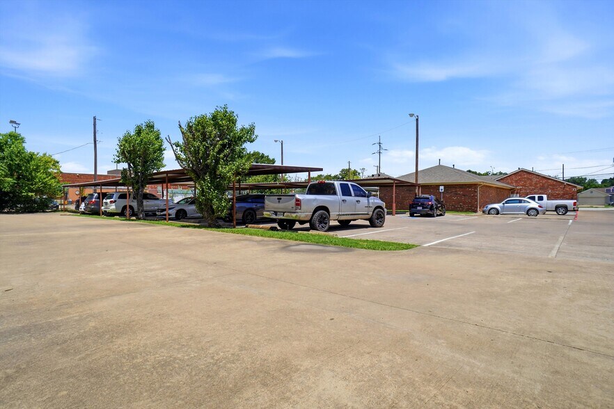 More Photos Of 8202 Elam Rd, Dallas Medical For Lease