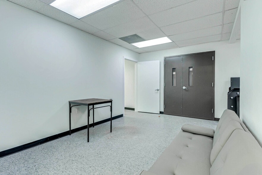 More Photos Of 1101 Alma St, Tomball Medical For Lease