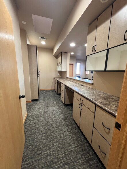 More Photos Of 77 Adcock Dr, Alamosa Healthcare For Sale