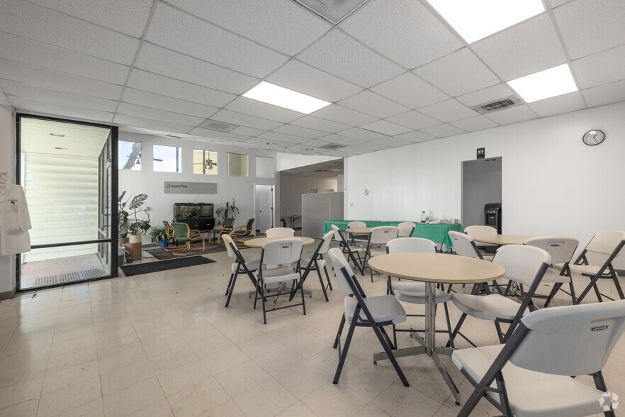 More Photos Of 1733 N Padre Island Dr, Corpus Christi Research And Development For Lease