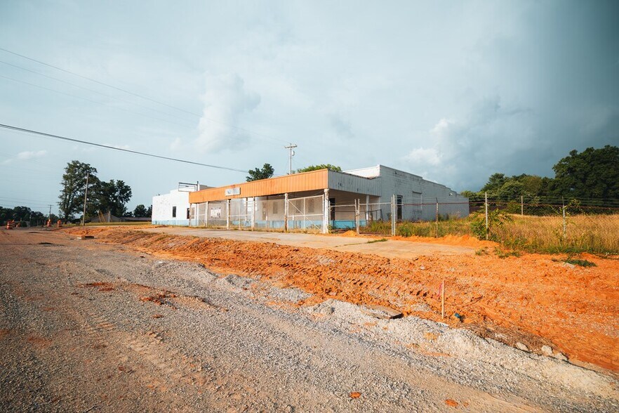 More Photos Of 1470 S Jefferson Ave, Cookeville Showroom For Sale