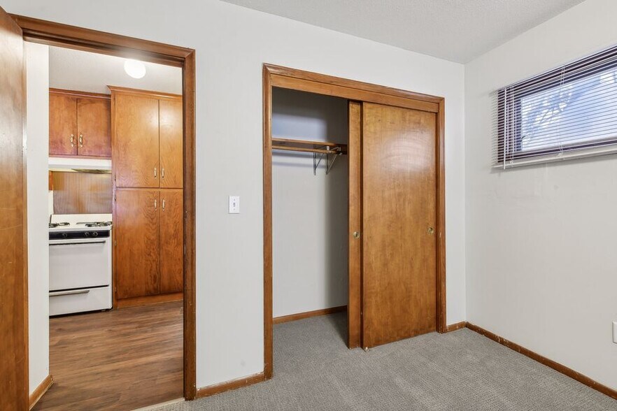 More Photos Of 2009-2017 Commerce Blvd, Mound Apartments For Sale