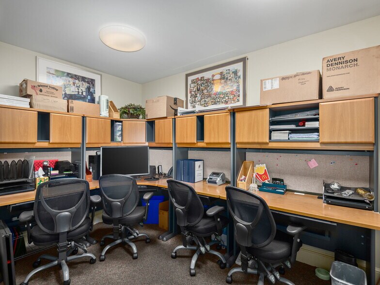 More Photos Of 337 N Main St, Hendersonville Office For Sale