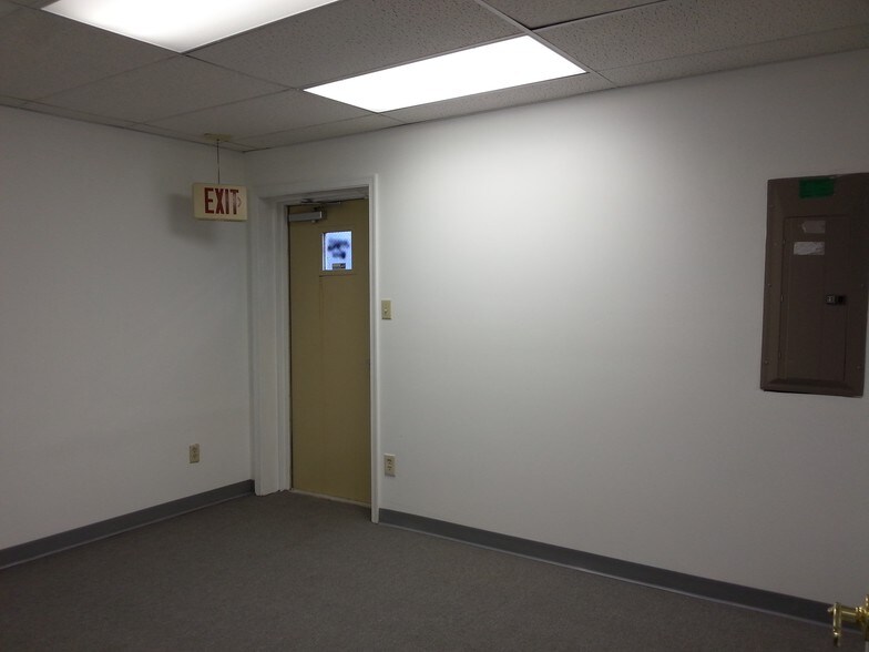 More Photos Of 19 W Bel Air Ave, Aberdeen Storefront For Lease