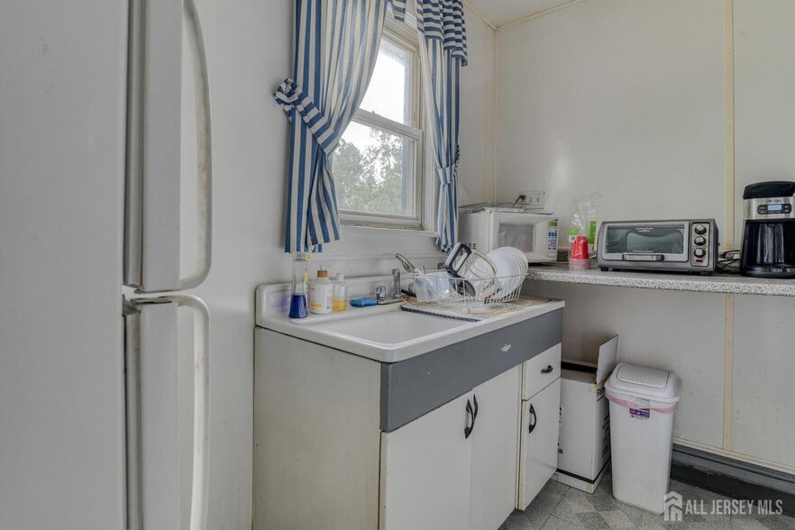 More Photos Of 213 S Main St, Milltown Office Residential For Sale