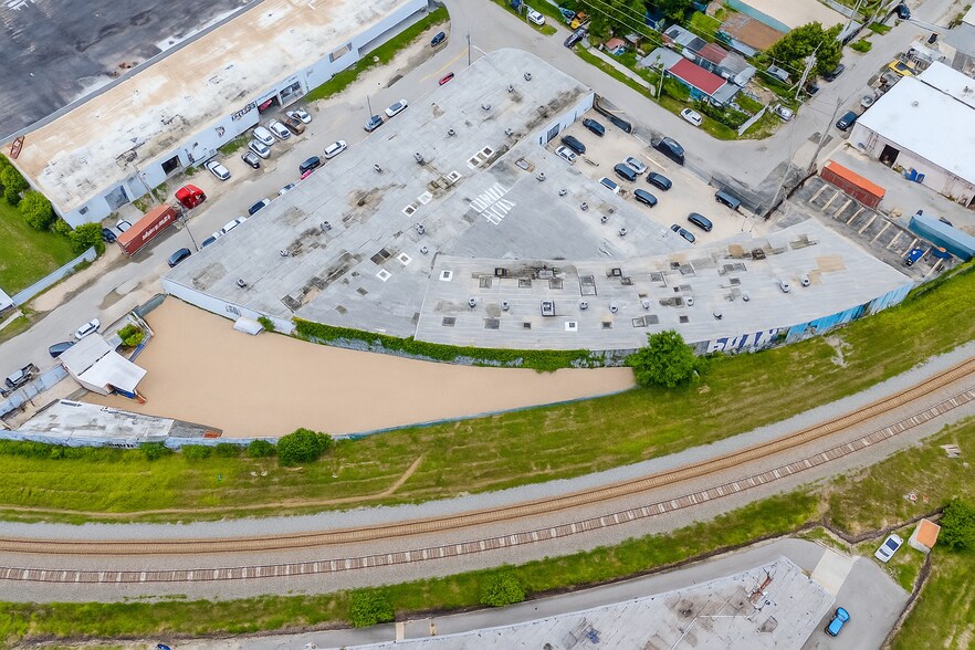 More Photos Of 7373 NE 3rd Ct, Miami Warehouse For Sale