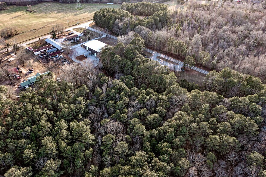 More Photos Of 881 Barnetts Bridge Rd, Jackson Light Distribution For Sale