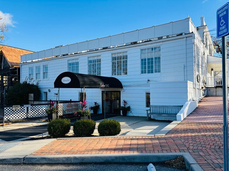 More Photos Of 1345 Old Northern Blvd, Roslyn Storefront Retail Office For Lease