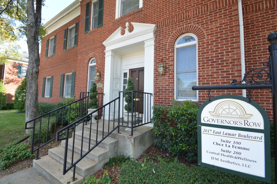 More Photos Of 2017 E Lamar Blvd, Arlington Medical For Lease