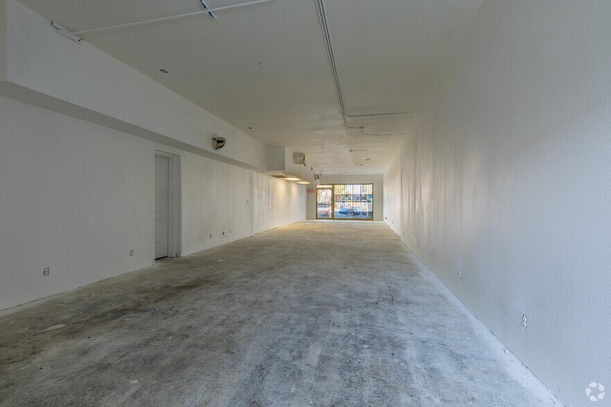 More Photos Of 1835 E Charleston Blvd, Las Vegas Storefront Retail Office For Lease