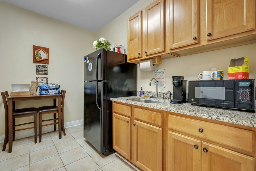 More Photos Of 2888 Mahan Dr, Tallahassee Medical For Lease