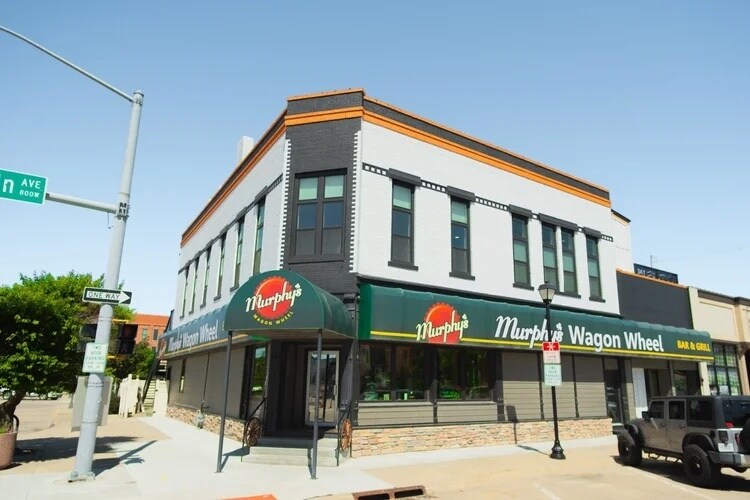 Primary Photo Of 111 N Lincoln Ave, Hastings Hotel For Sale