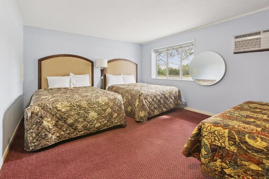 More Photos Of 6815 Dixie Hwy, Bridgeport Hotel For Sale