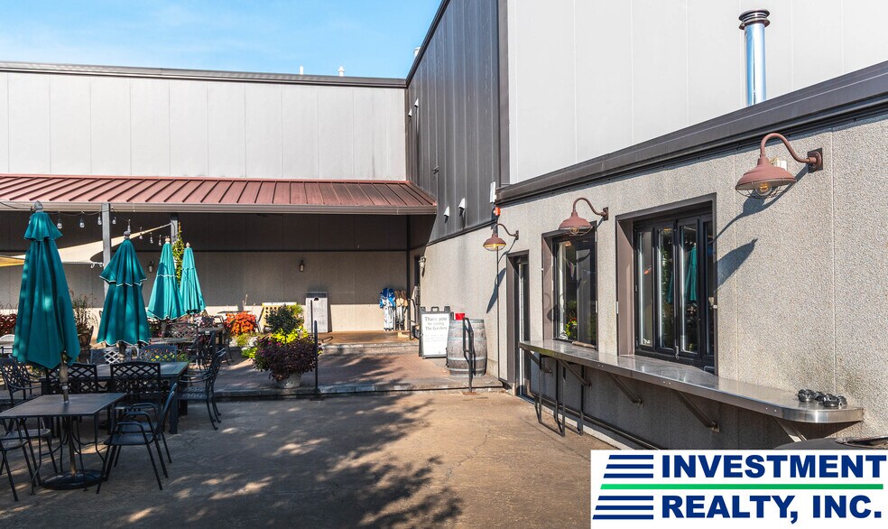 More Photos Of 551 State Route B, Saint James Restaurant For Sale