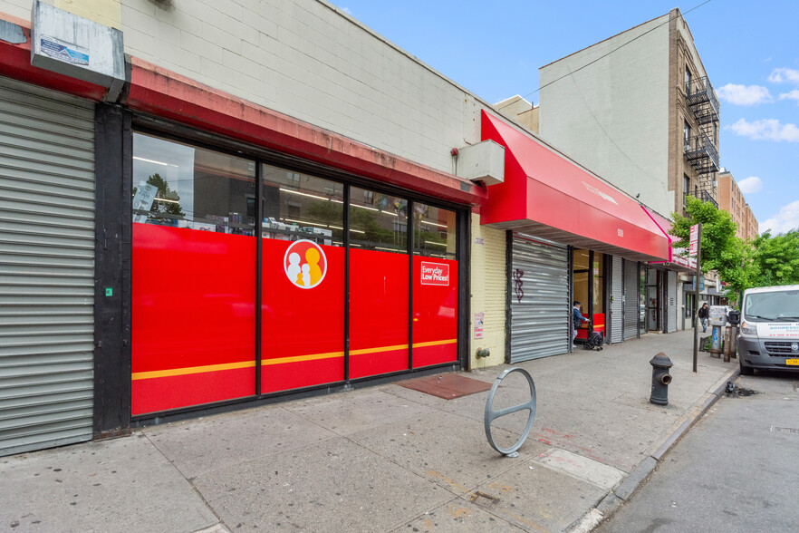 Primary Photo Of 937-941 E Tremont Ave, Bronx Department Store For Lease