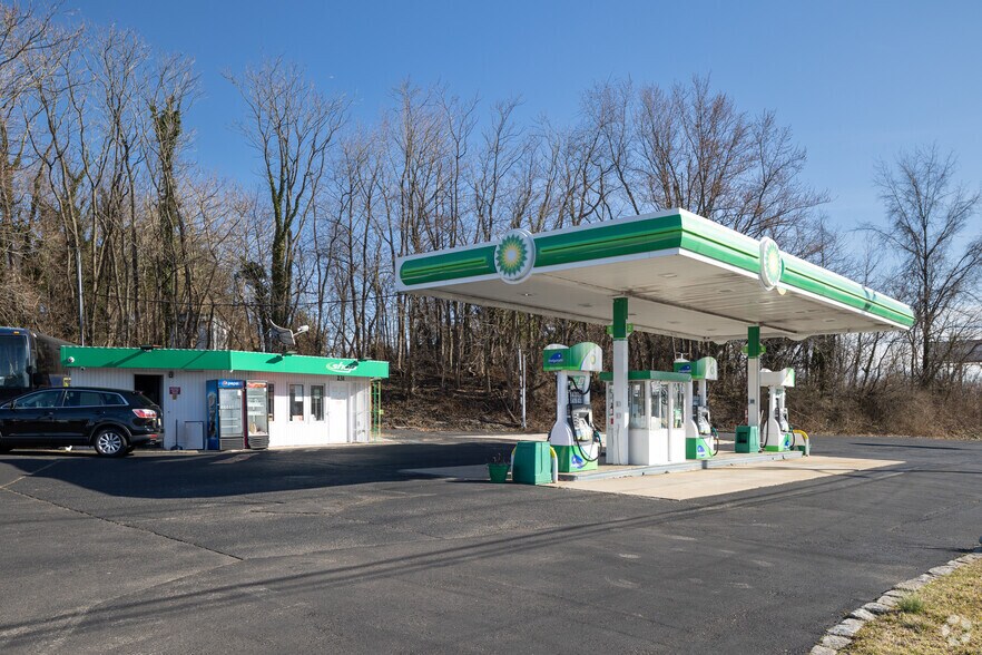 More Photos Of 231 US-206, Bordentown Service Station For Sale
