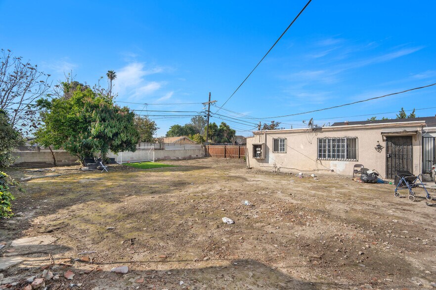 More Photos Of 2104 E 113th St, Los Angeles Multifamily For Sale