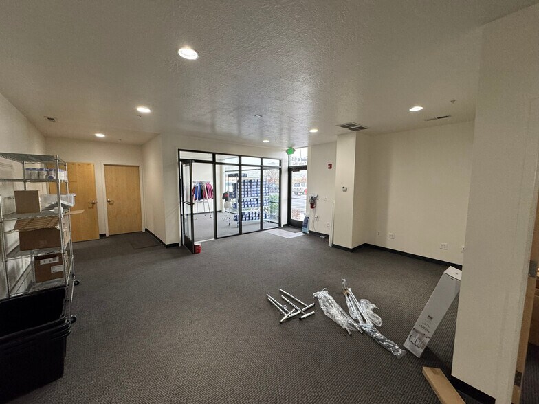 More Photos Of 870 N 100 E, Lehi Warehouse For Lease