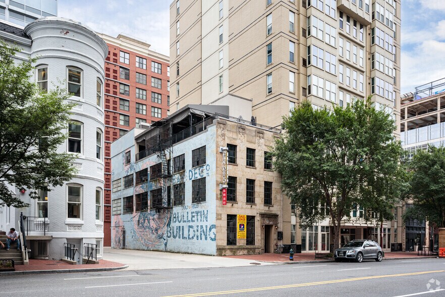 More Photos Of 717 6th St NW, Washington Bar For Lease
