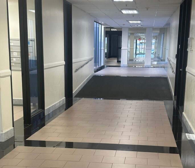 More Photos Of 2000 N Classen Blvd, Oklahoma City Office For Lease