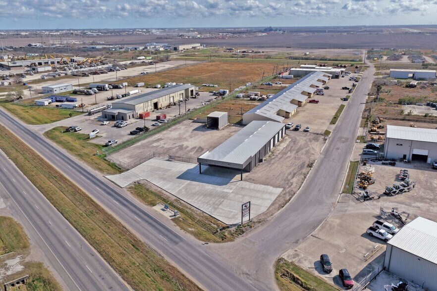 More Photos Of 6637 Leopard St, Corpus Christi Warehouse For Lease