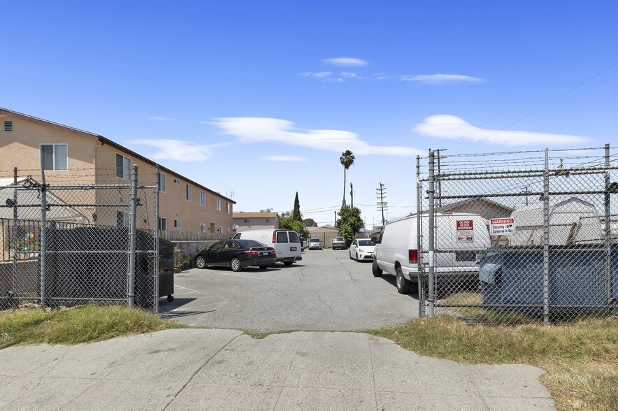 More Photos Of 1668 E 40th Pl, Los Angeles Manufacturing For Lease