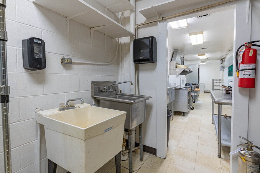 More Photos Of 749-751 Dayton Oxford Rd, Carlisle Freestanding For Sale