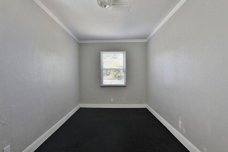 More Photos Of 4760-4764 N High St, Columbus Storefront Retail Residential For Sale