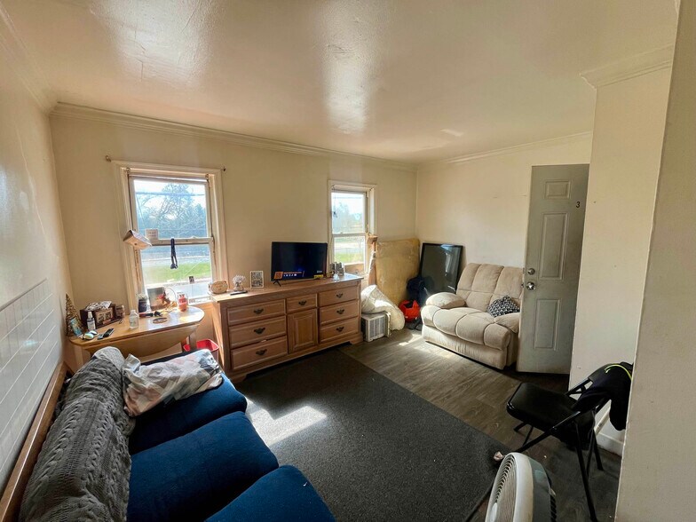 More Photos Of 1723-1727 Earhart Rd, Baltimore Storefront Retail Residential For Sale