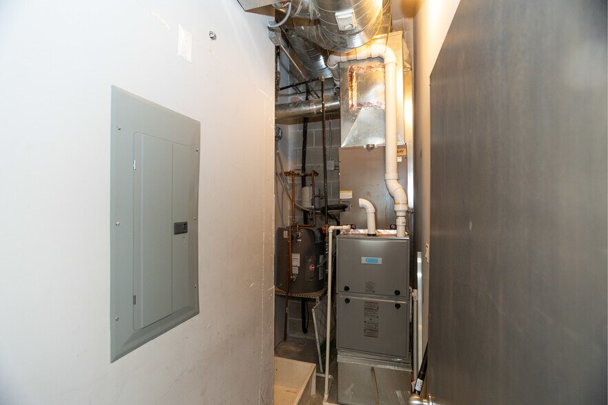 More Photos Of 2624 W Armitage Ave, Chicago Office Residential For Sale