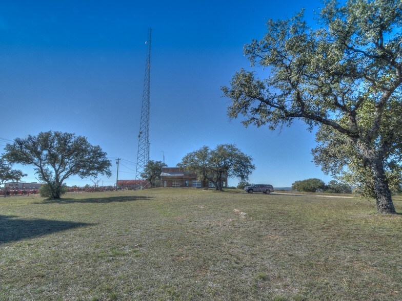 More Photos Of 5526 N US Highway 281, Marble Falls Office For Sale