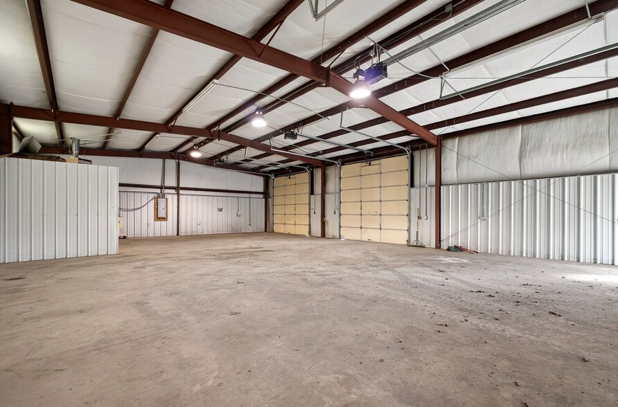 More Photos Of 350 5th S ave, Baxter Industrial For Lease