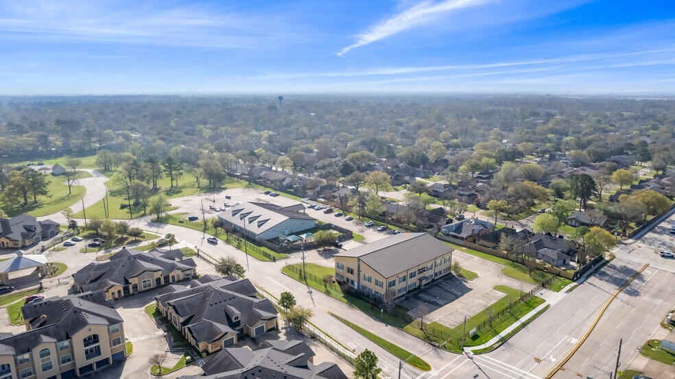 More Photos Of 11820 Huffmeister Rd, Houston Office For Sale